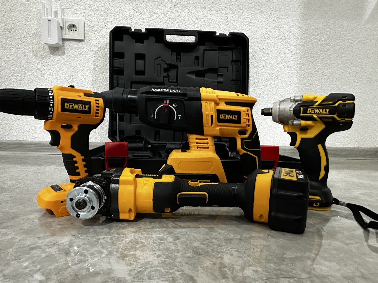 Aku Set Busilica, Brusilica, Odvijač Udarni 4u1 + 4 baterije