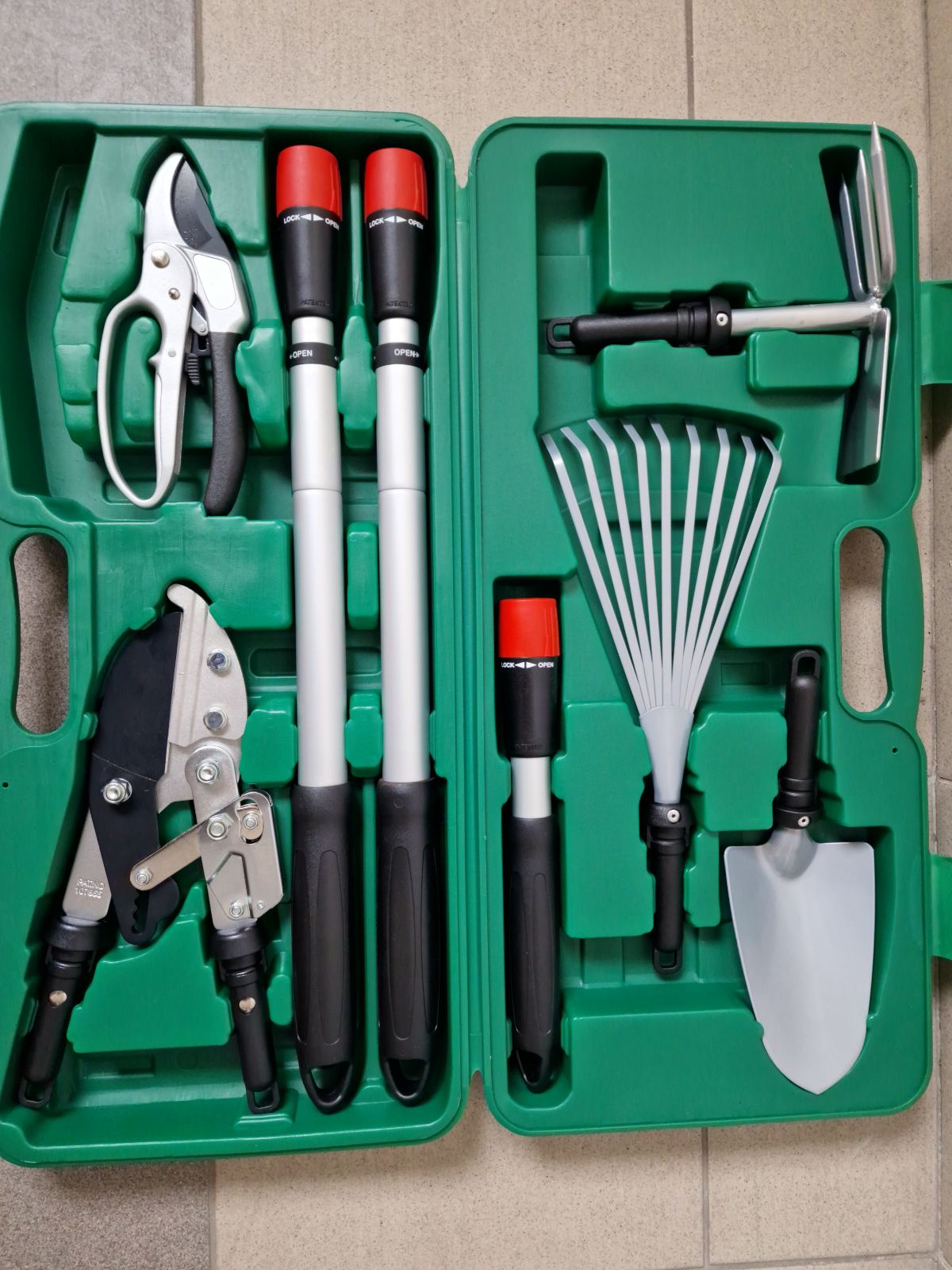 Set alata za dvoriste i bastu u koferu
