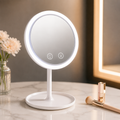 3u1 LED Ogledalo za Šminkanje sa Ventilatorom – Kozmetičko Ogledalo sa LED Osvetljenjem, Touch Kontrolom i Rotacijom 360°