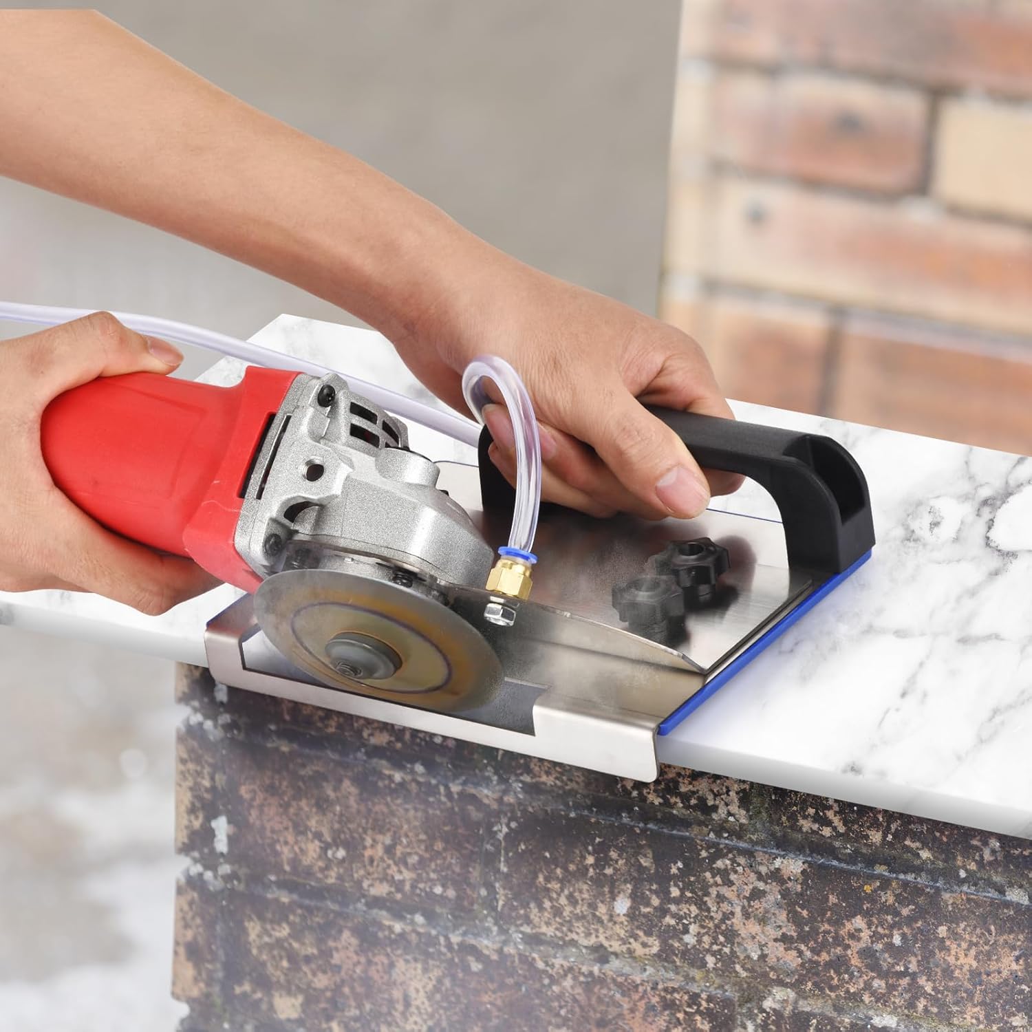 Postolje za ugaonu brusilicu za sečenje pločica pod uglom 45°