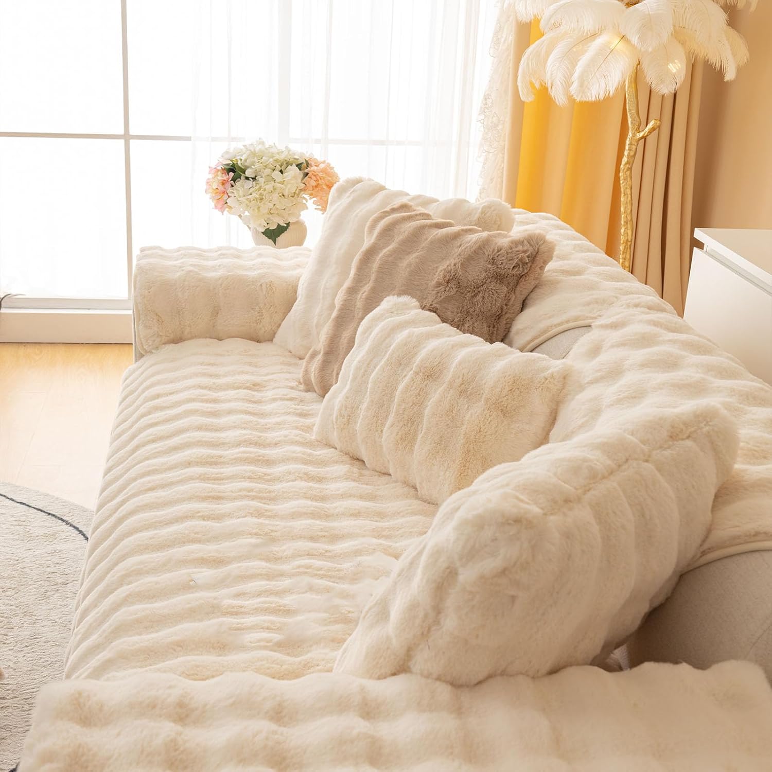 Krzneni fleker prljavo belo 70×70 cm – mekani dekorativni dodatak za dom