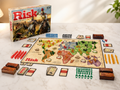 Društvena Igra Riziko (RISK) – Strateška Porodična Društvena Igra za 2–6 Igrača | Zabavna Board Game Igra