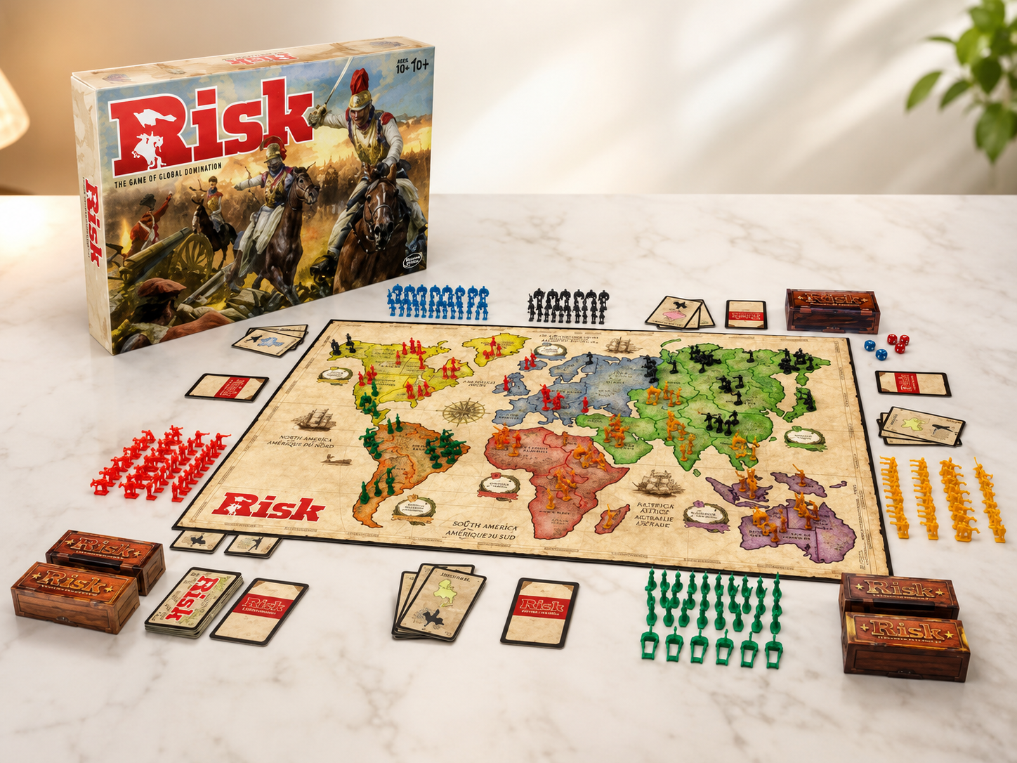 Društvena Igra Riziko (RISK) – Strateška Porodična Društvena Igra za 2–6 Igrača | Zabavna Board Game Igra