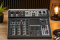 EQ-4 Profesionalna 4-Kanalna Audio Mikseta sa DSP Efektima, Bluetooth, USB/MP3 Plejerom, 48V Phantom Napajanjem i 7-Band EQ za Live Nastupe, Podcast i Studio