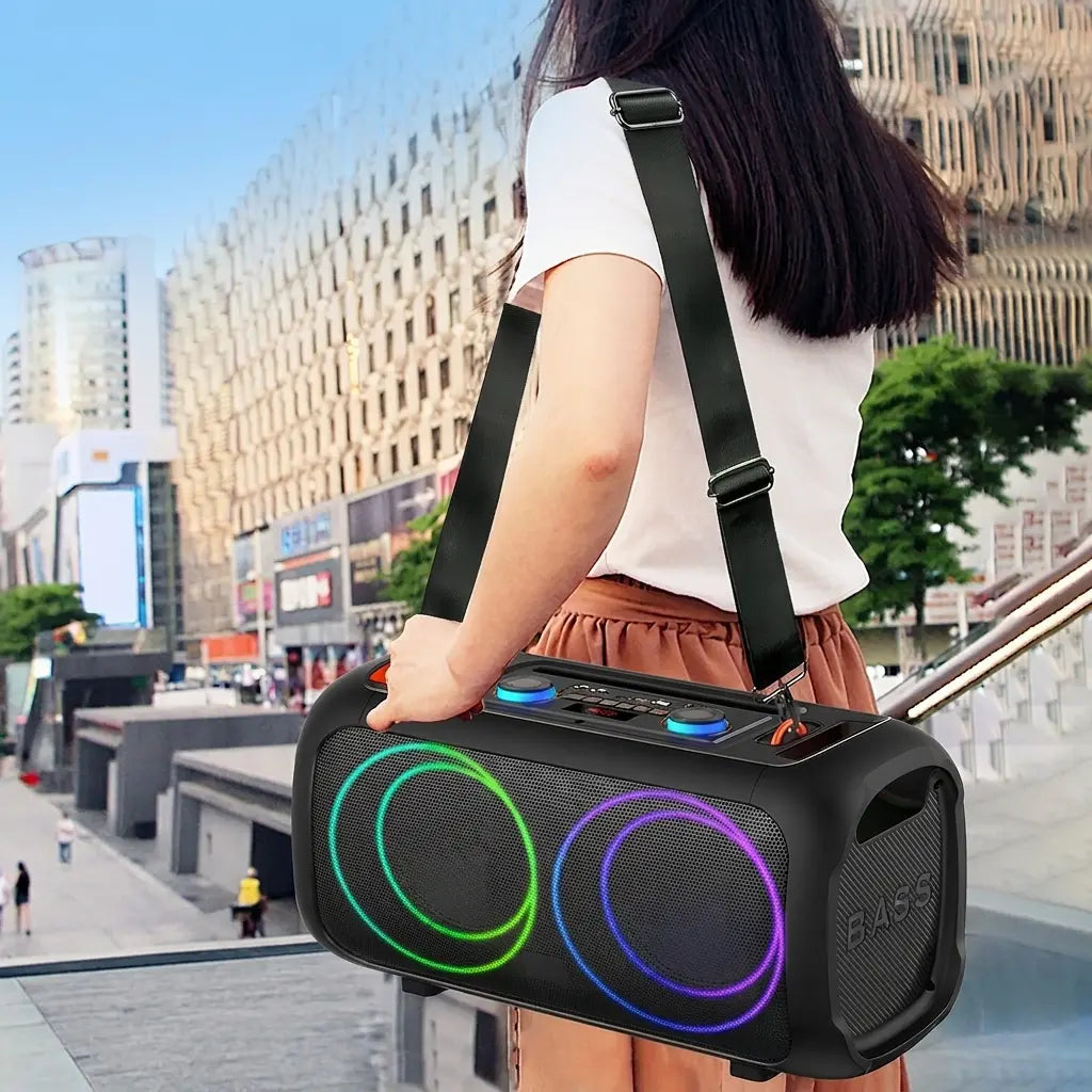 Karaoke Bluetooth zvučnik ZQS-L17 40W sa dva bežična mikrofona, RGB LED osvetljenjem, Bluetooth 5.0 povezivanjem, FM radiom, USB i TF podrškom za proslave i karaoke zabavu.