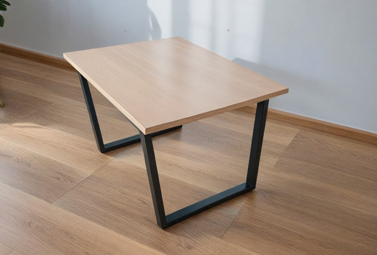 Skandinavski klub sto za dnevni boravak – jednostavan i elegantan dizajn