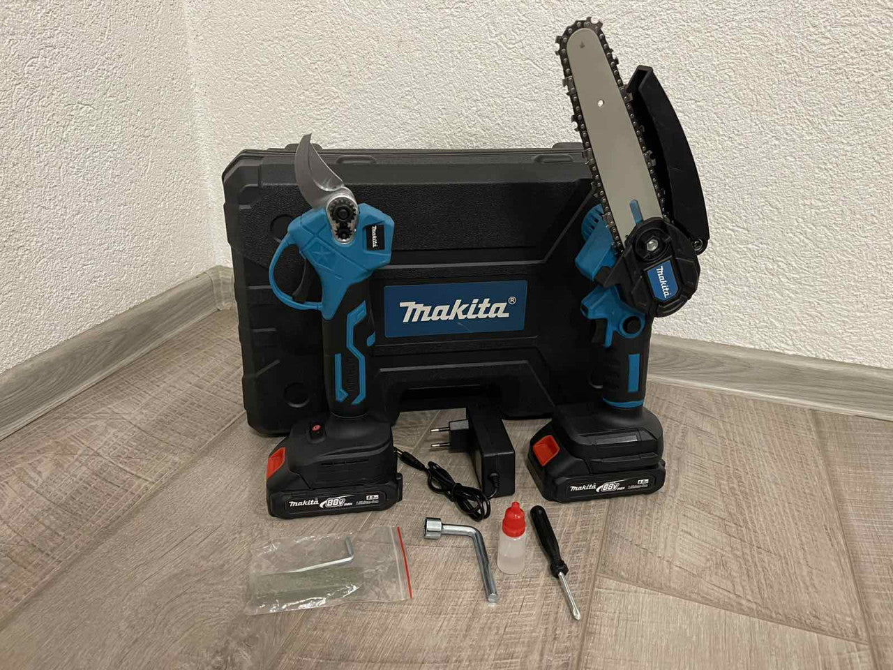 Makita aku set Testera i Makaze 88v dve baterije