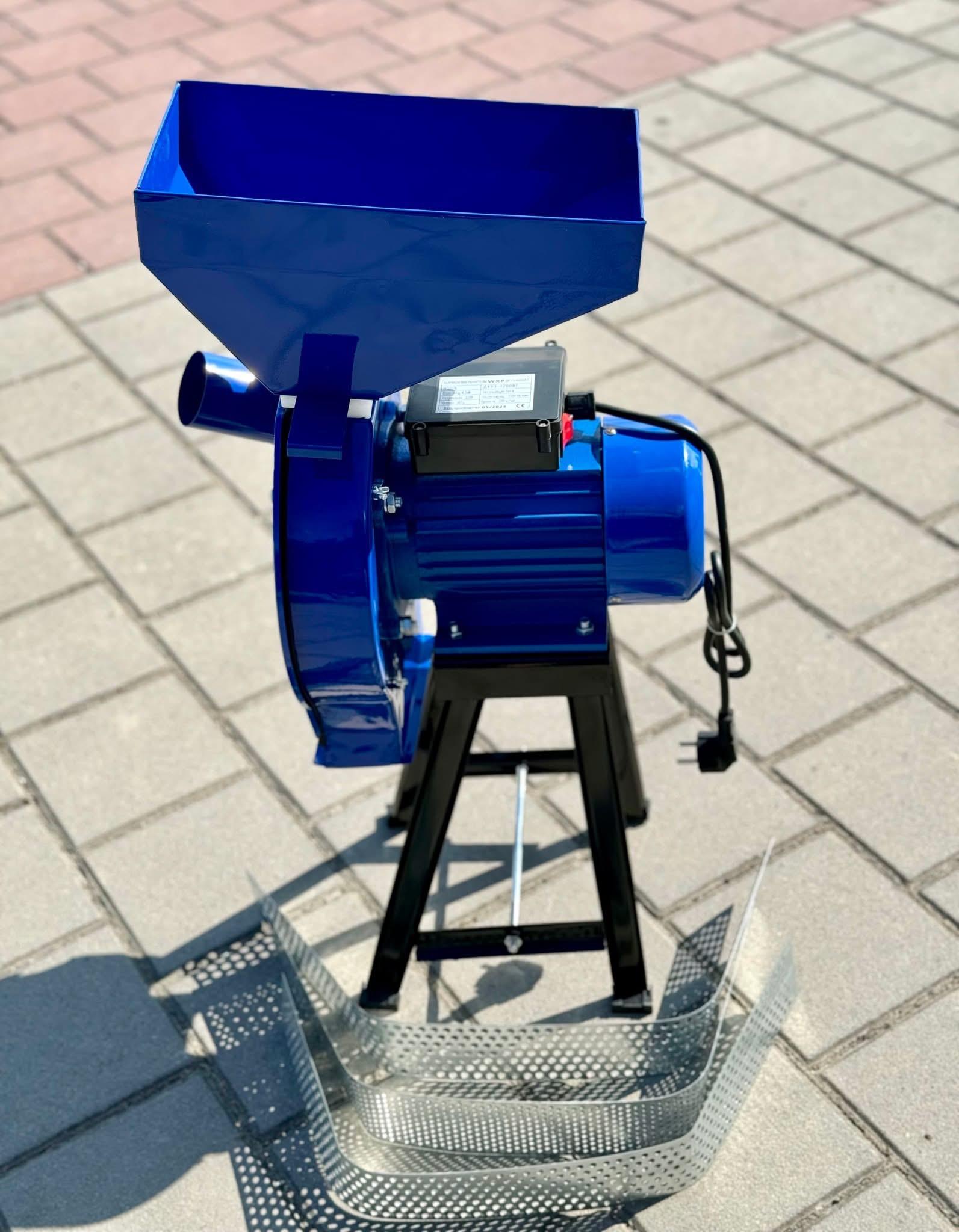 Mlin za kukuruz sa postoljem