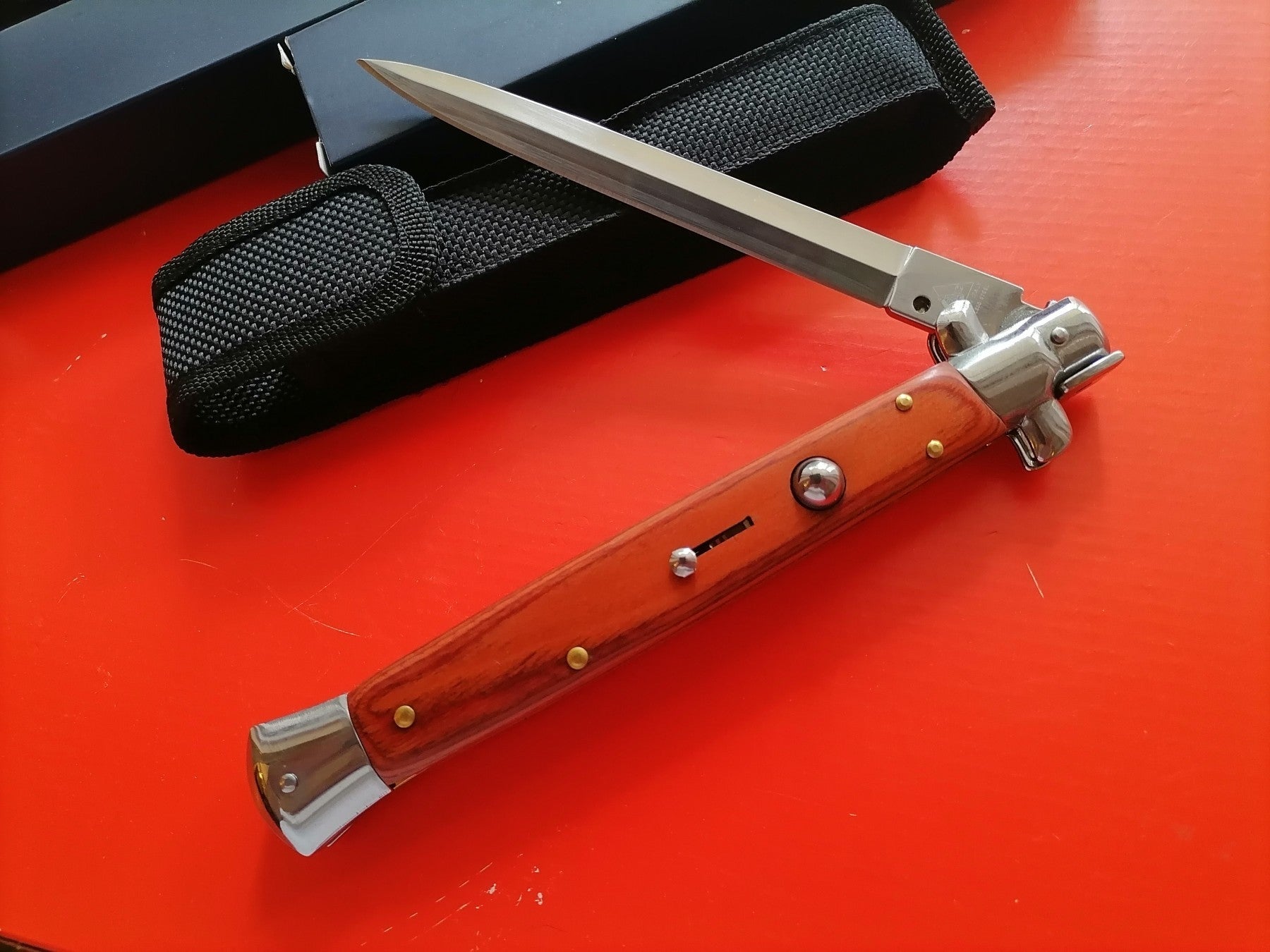 STILETO Skakavac Automatski Preklopni Nož