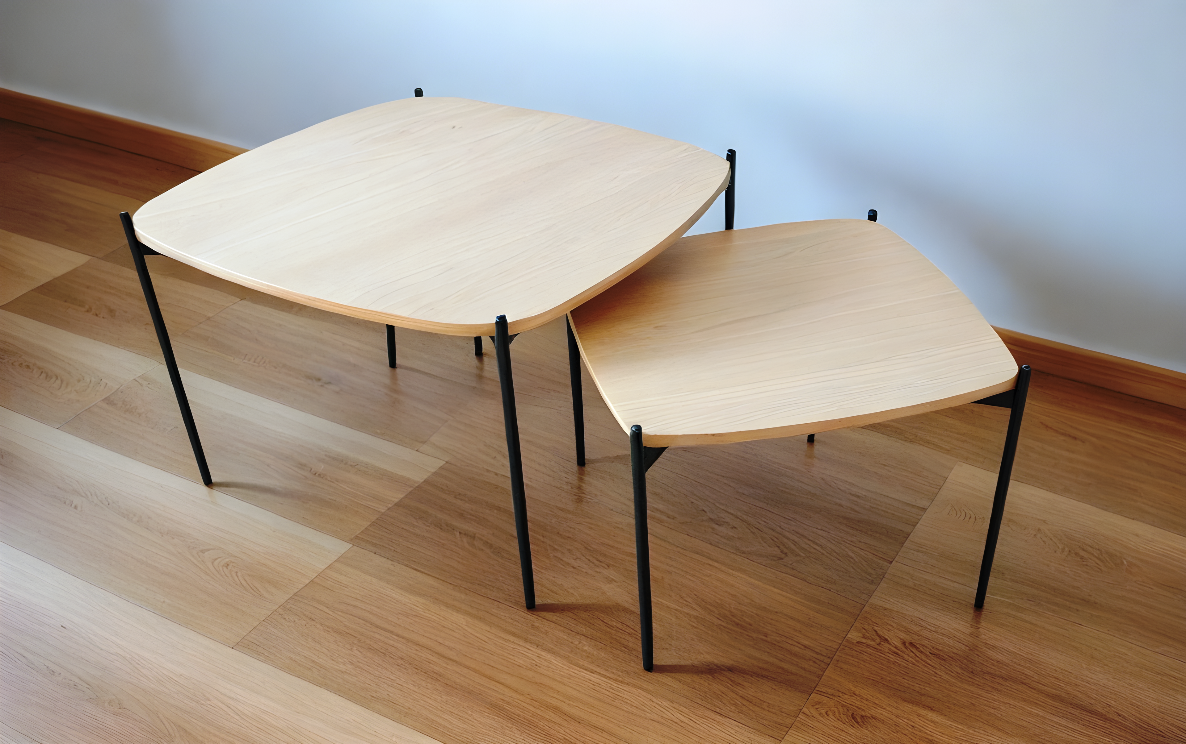 Set klub stočića Luna & Astra – Moderni drveni stočići sa metalnim nogama