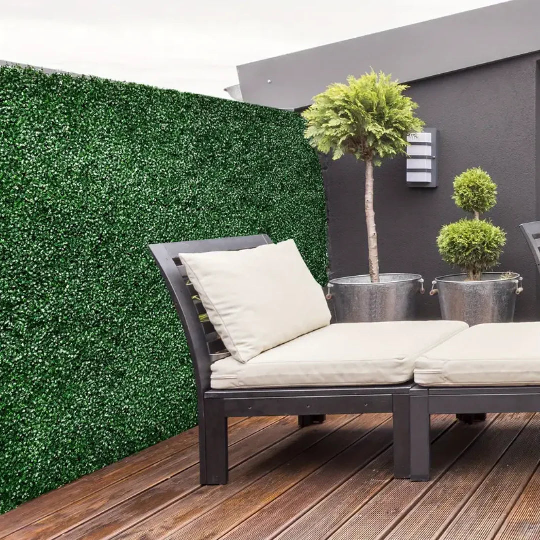 Veštačka Trava 40×60 cm – Realističan Izgled za Terasu, Balkon i Dvorište