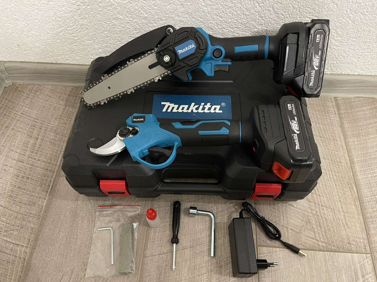 Makita aku set Testera i Makaze 88v dve baterije