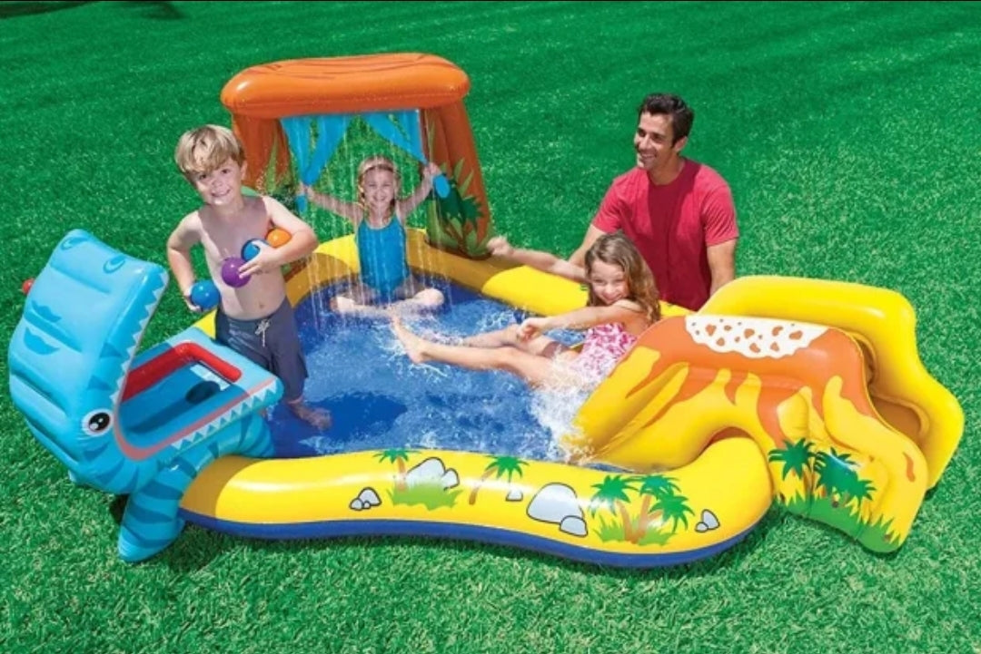 INTEX Dino Play Centar – Dečiji Bazen sa Toboganom i Prskalicama za Letnju Zabavu