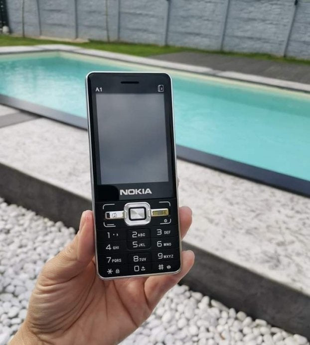 Mobilni telefon Nokia A1 sa 3 sim kartice Srpski meni